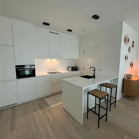 Enjoy The Belgian Coast With Indoor Heated Swimmingpool And Fitness Apartman Ostende